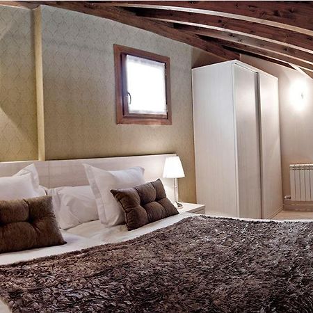 Fuente De La Estacion Lejlighedshotel Ezcaray Eksteriør billede