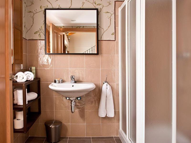 Fuente De La Estacion Lejlighedshotel Ezcaray Eksteriør billede